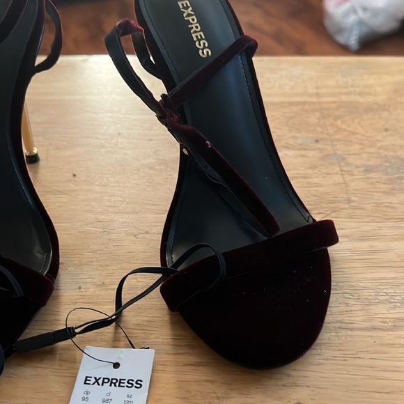 Burgundy heels new with tag - Picture 1 of 3